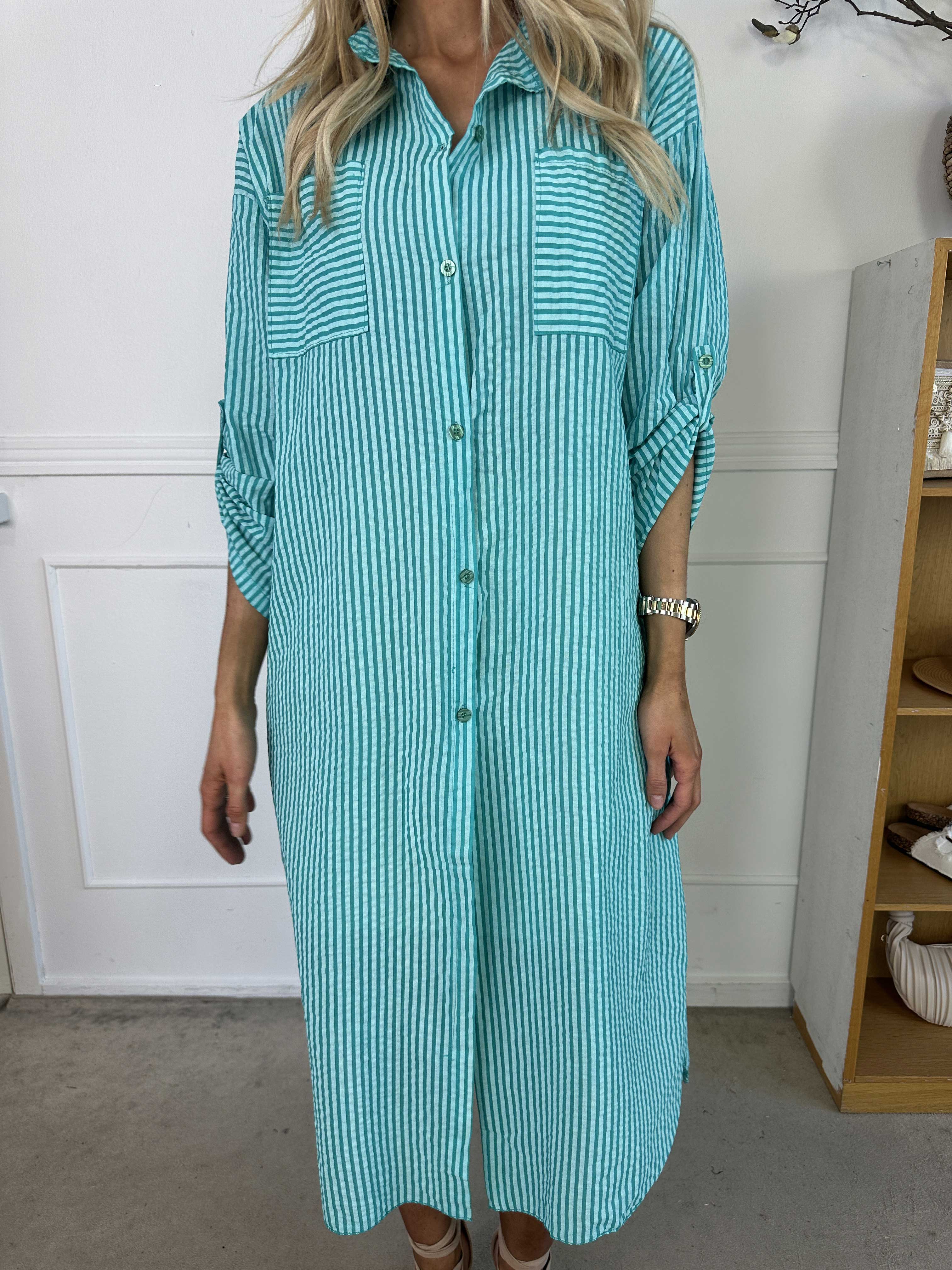 Irena - Lang stribet skjorte i bæk og bølge stof